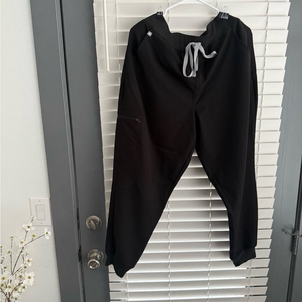 FIGS Black Scrub Jogger Pants